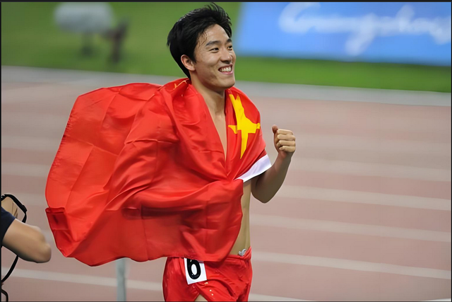 善恶有报!刘翔被骂多年“再度翻红”,罪魁祸首贪污1200万被公审