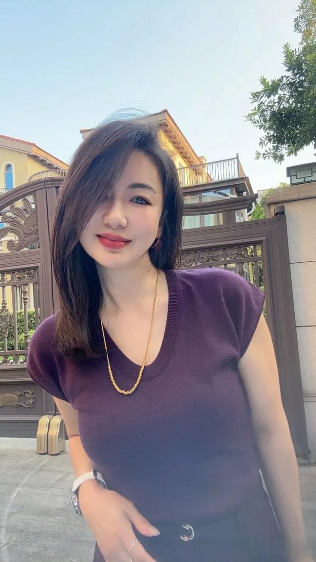 成熟女神妩媚动人,靓丽身姿光彩照人!