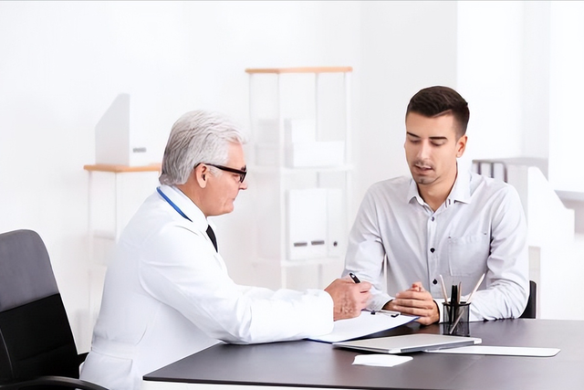 老年痴呆出现的早期，人的身体多会出现这些暗示，快来了解了解！