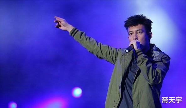 陈冠希在日本带老婆孩子外出野餐，网友：想不通他为啥去日本定居