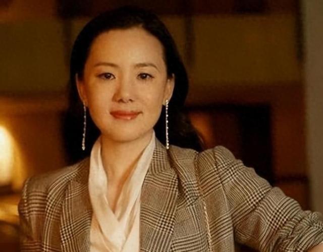 她陪伴陈道明8年，2亿身价不求名分，转身嫁王菲初恋成人生赢家