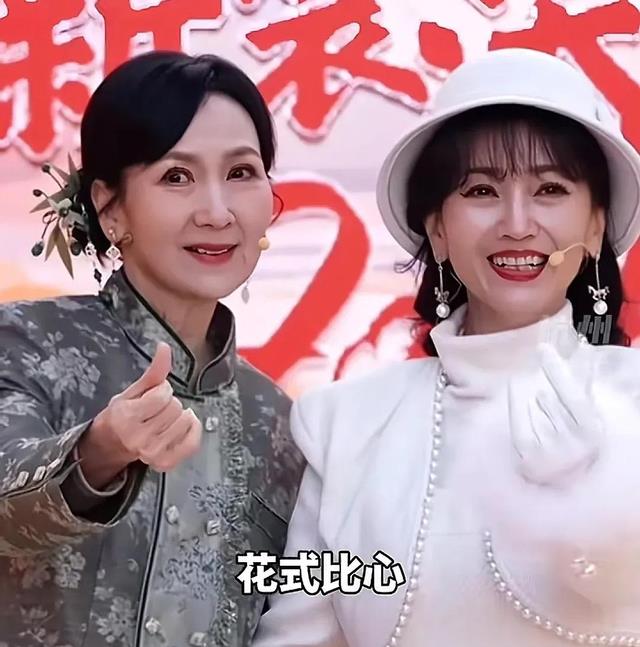杭州偶遇赵雅芝陈美琪，相差五岁小青老了，白娘子容颜依旧似少女