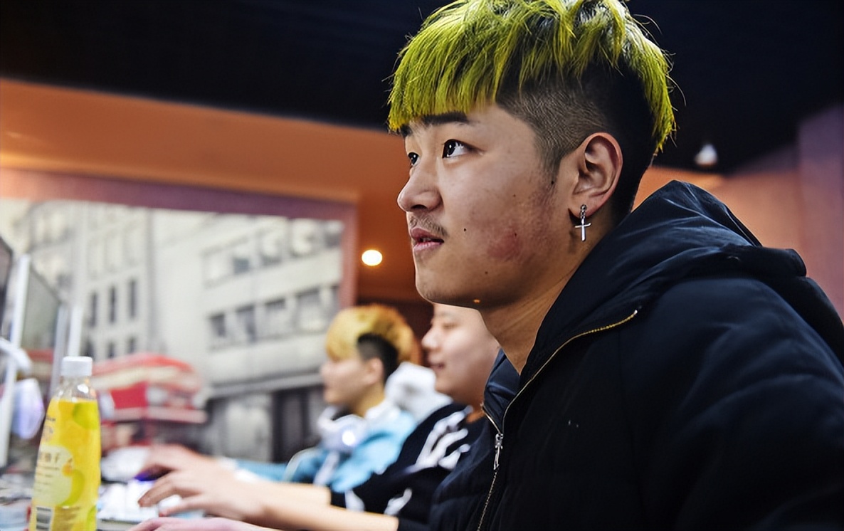 00后拒绝加班,老板:你连累了13个人!员工:奴性太强无可救药