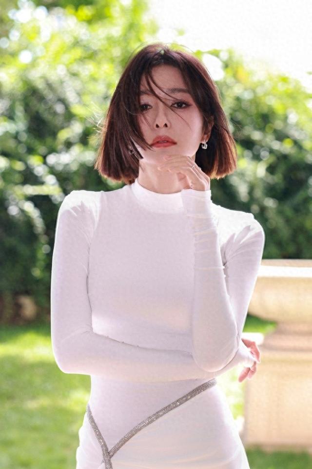 秦岚夏末秋初纯白妆造