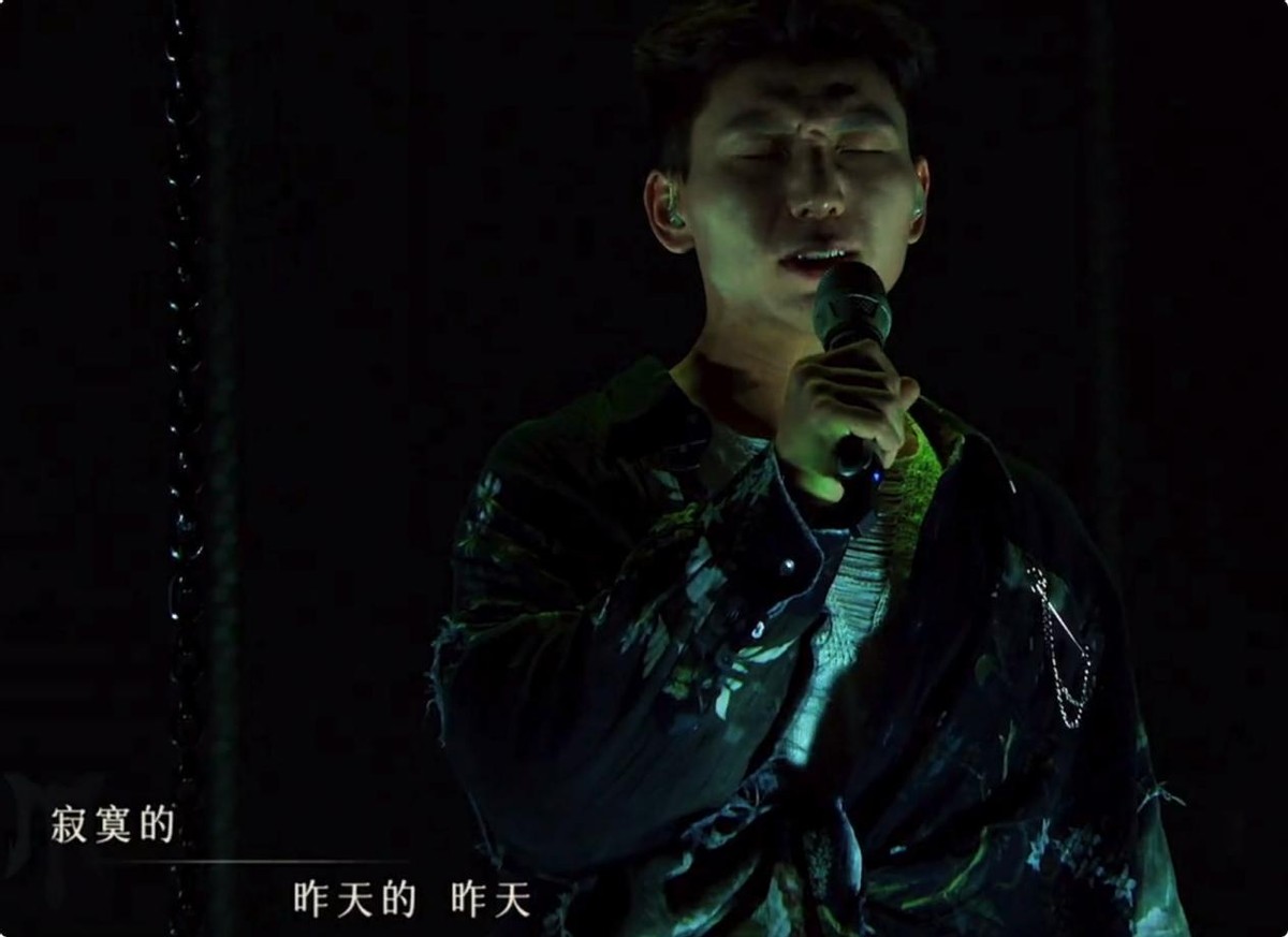 《披哥4》首个争议哥哥,自以为是被网友炮轰,耍小脾气堪称巨婴