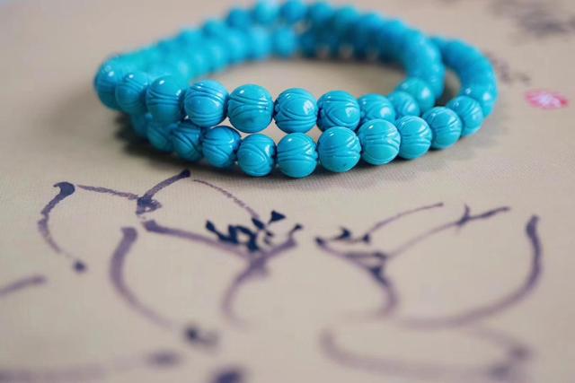 揭秘绿松石鉴别之道：藏民舌舔非正道，专家三大方法助你辨真伪！