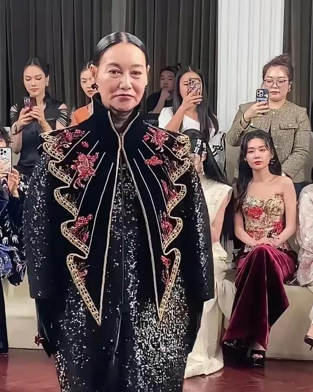 无滤镜大变样,吴家丽膀大腰圆,陈德容撞脸杨幂,高圆圆铁桶身材