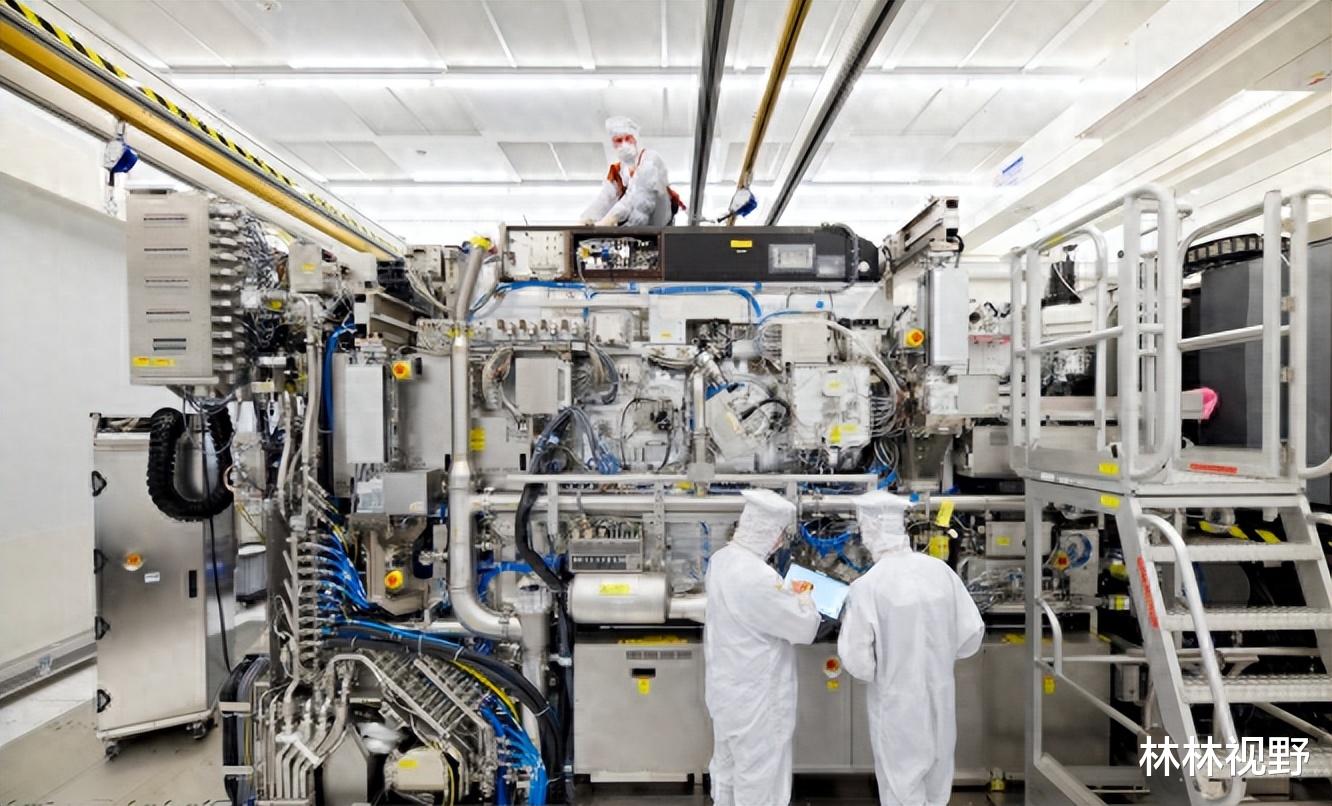 中国官宣最新光刻机!西方的阴谋破产,美荷科技霸主地位受冲击!