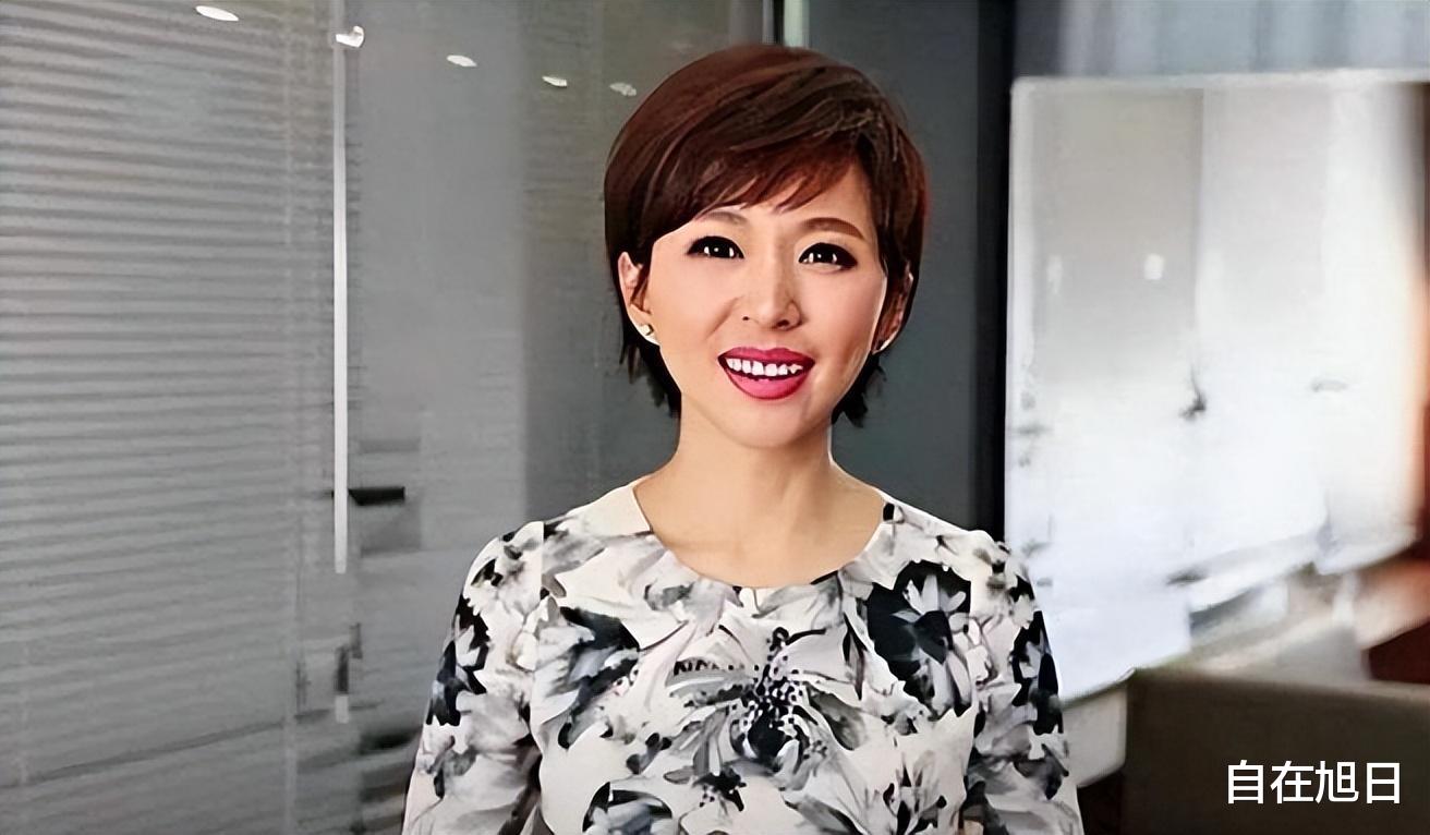 她是“最美国脸”欧阳夏丹,从央视辞职后,嫁给富豪,被排挤了