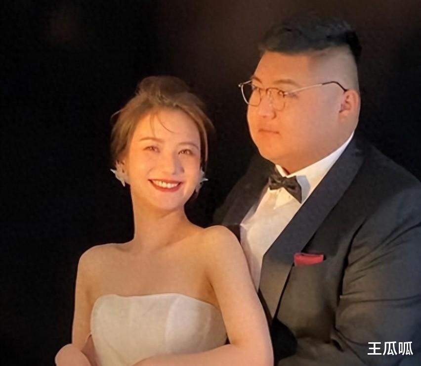 何钰欣怀疑猴哥出轨,扬言可以“让位”,知情人表示一切都是剧本