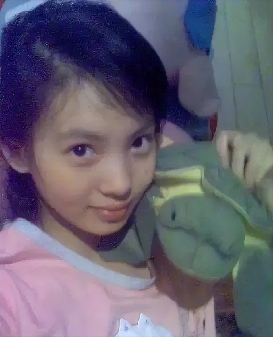 隐瞒14年！金晨亲生父亲身份曝光，难怪女儿能大红大紫