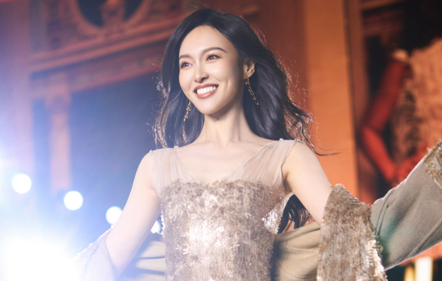 40岁唐嫣公布喜讯,三年了,终于等到你!