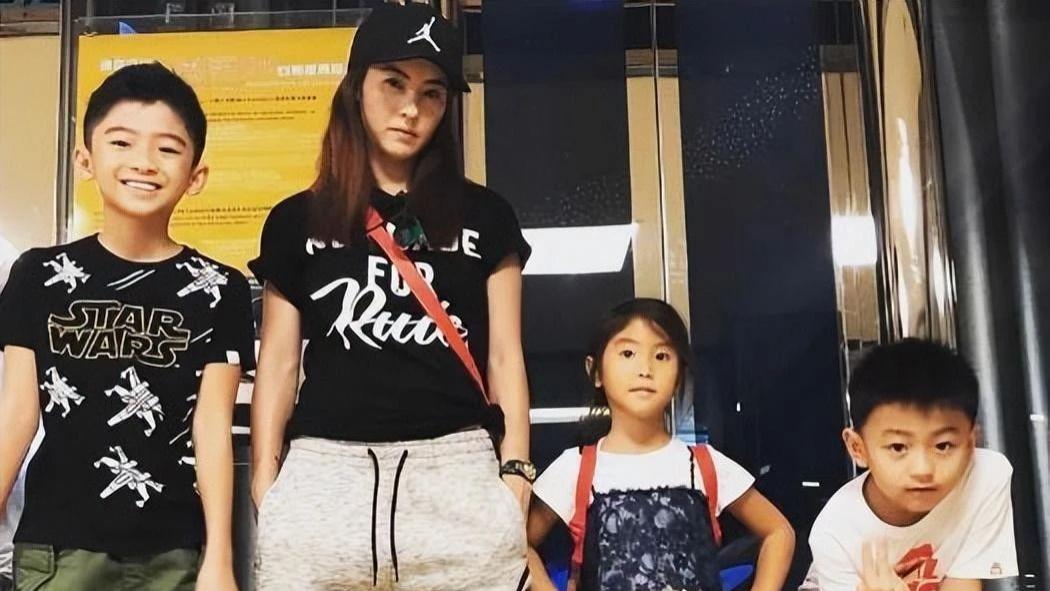 张柏芝四胎生父浮出水面？遭向太责骂神经病的她，“老毛病”再现！