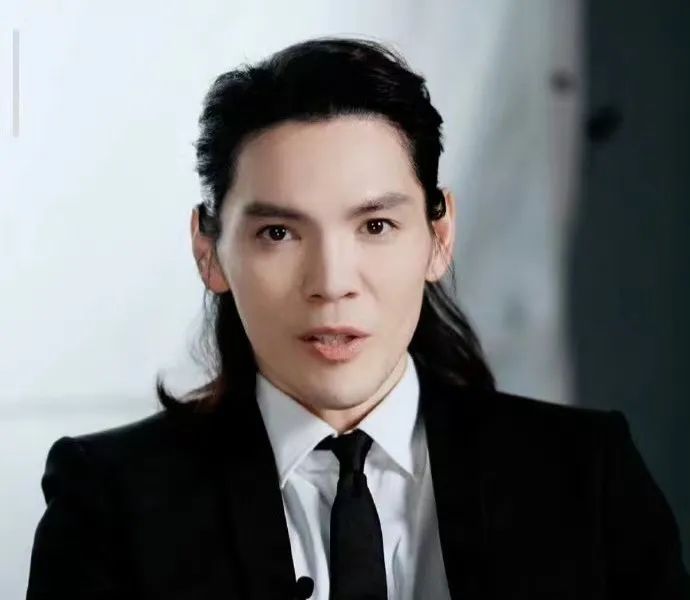 向佐鼻孔用力式演技向吴镇宇道歉：下次不敢了