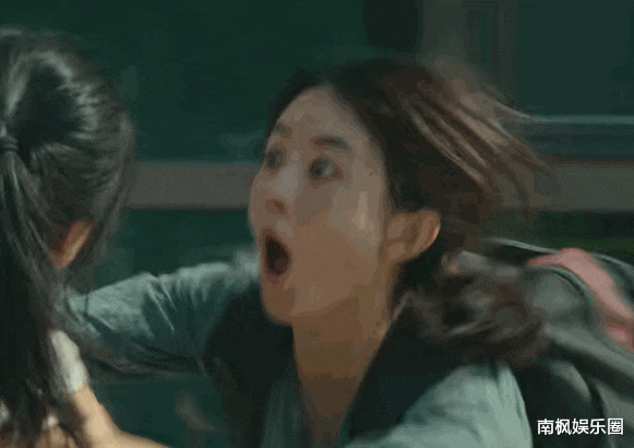 同样是演残疾人,看了易烊千玺和赵丽颖,才知道什么是教科书演技