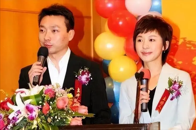 没想到,53岁“丁克”半辈子的康辉,一通电话竟成了他一生的遗憾