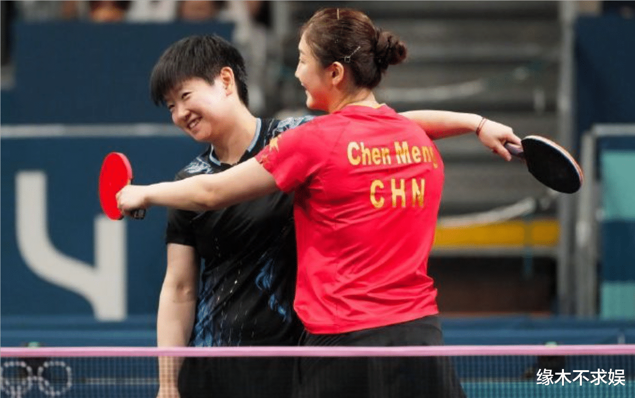 黄晓明评论区沦陷!陈梦夺冠他登多个热搜,网友怪他不雇人加油!