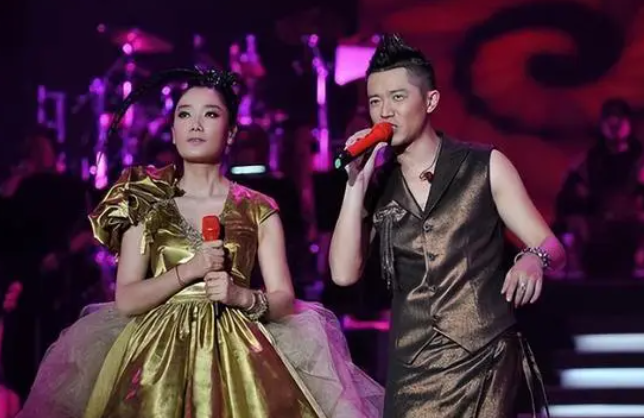 曾毅:父亲曾希望我和玲花在一起,但她来家里吃过一顿饭后父亲坚决不同意了