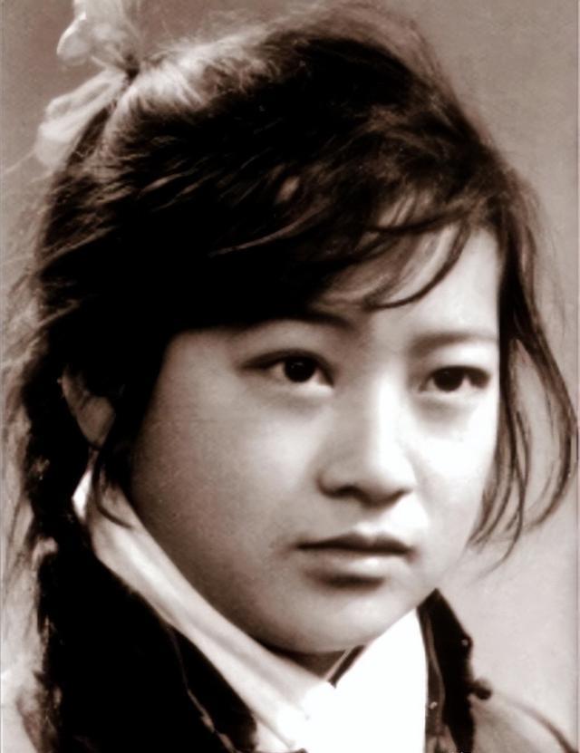 “观音”扮演者左大玢有多美？与主席是忘年交，颜值不输一线女星