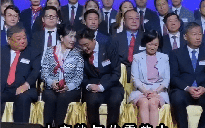 35岁杨颖重返老本行,在街头干这个,网友:都是作的!