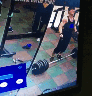 37岁男子因健身时用力过猛，“肠管”掉了出来！瞎练？