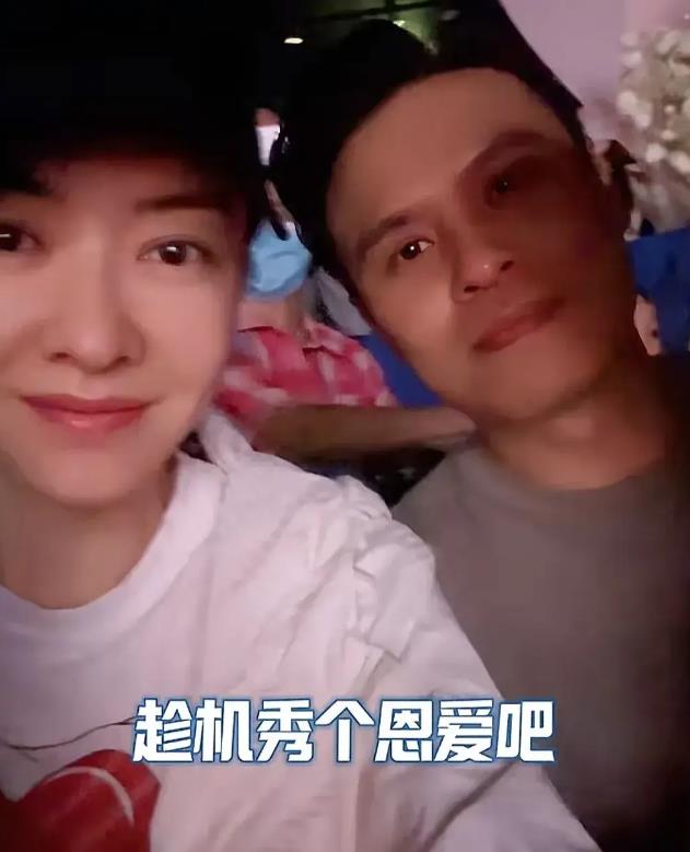 熊黛林大女儿演出，遗传妈妈模特腿长，双胞胎女儿样貌差距很大-芙芙爱臭美