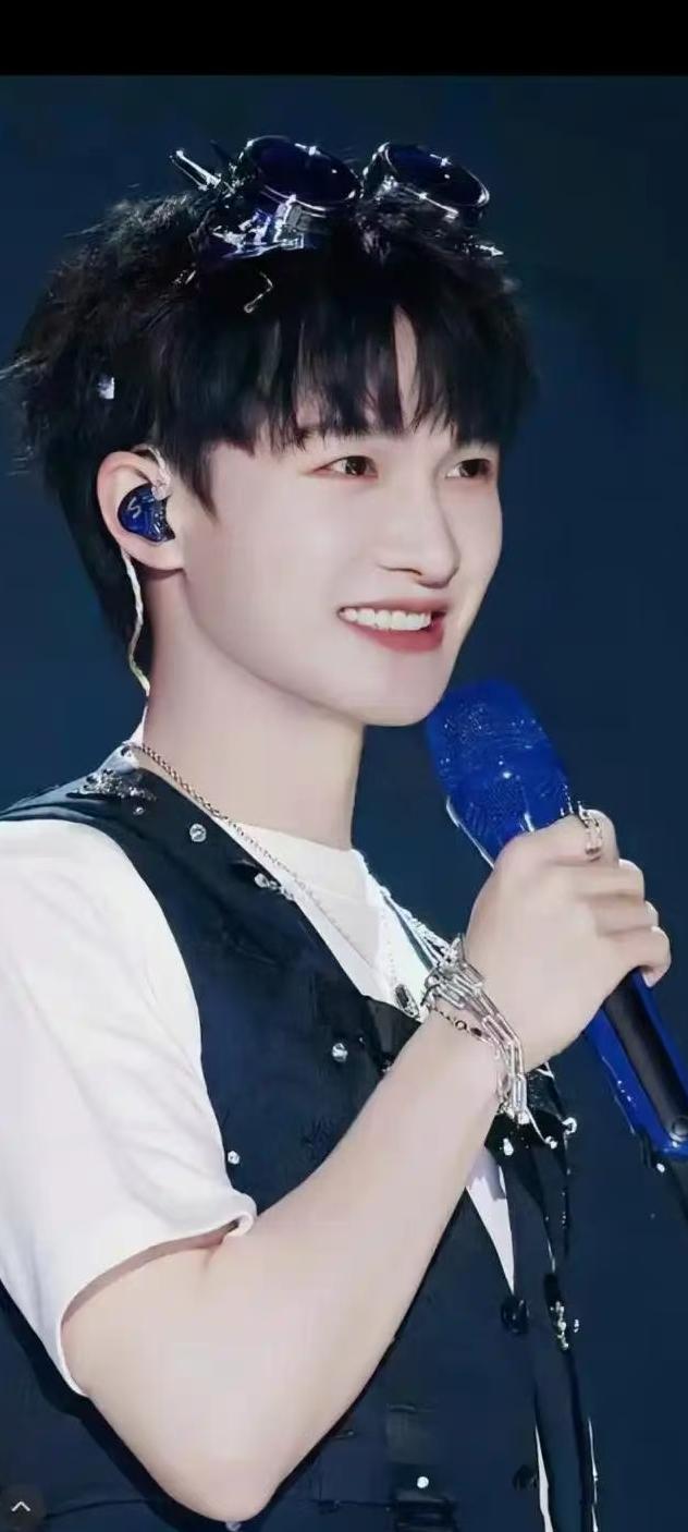 从《大鱼》到“歌王”:周深能否突破音乐圈的天花板呢?