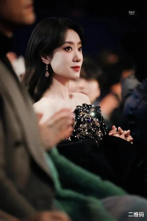 张小斐看贾玲的眼神，“变味了”！