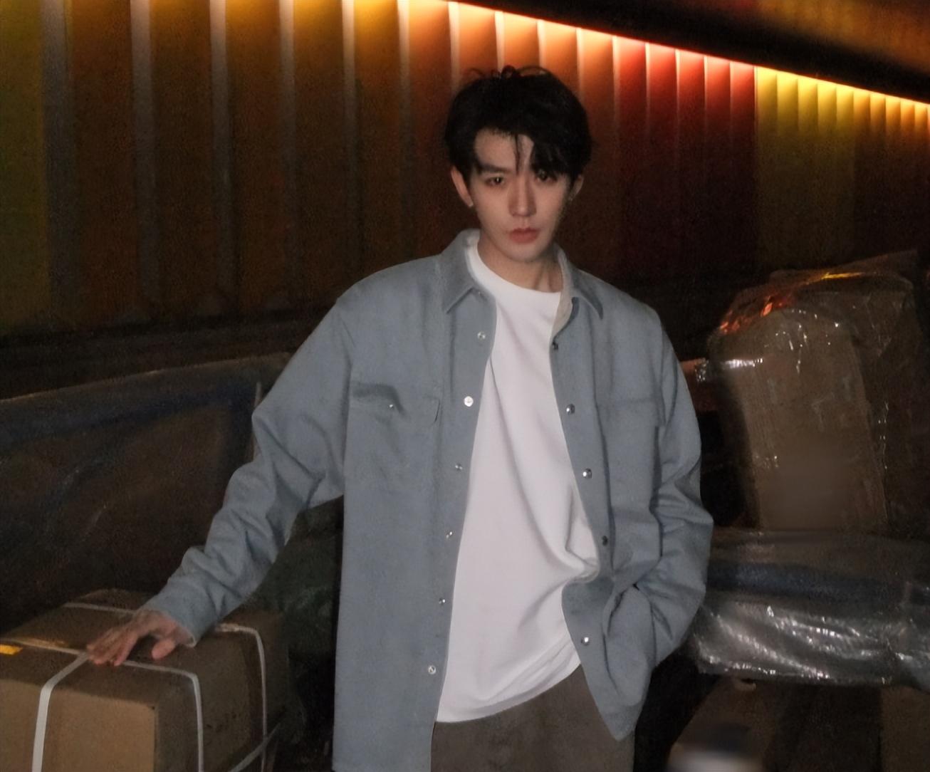 陈伟霆给赵露思做二番,却不敌网传邓为给迪丽热巴做二番争议大?