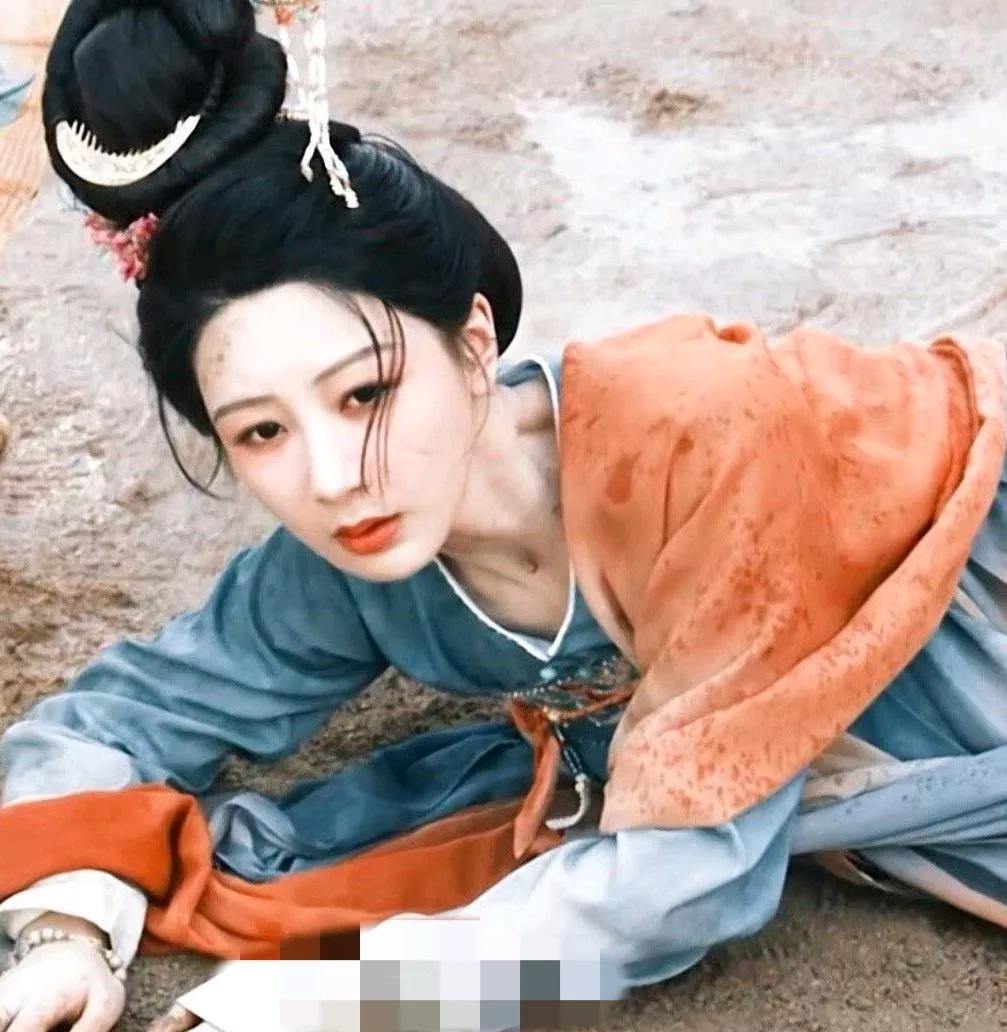 同样遭受质疑,赵露思被逼到抑郁,杨紫却能绝地反击!为何?