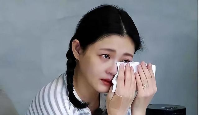 大S躺枪,张兰直播炫耀马筱梅送了份特别的礼物,大S竟从未叫过妈