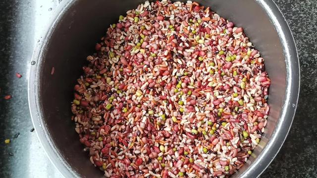 钟南山：中老年少吃馒头与米饭，多吃这三种，健康长寿