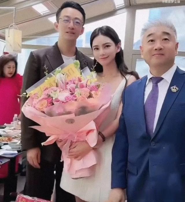 好温馨!Mandy亲自喂张兰吃蛋糕,汪小菲乐开花,大S会不会后悔?