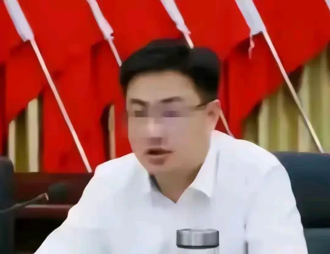 41岁李佩霞家庭情况被扒！离异多年有孩子！行程公开很忙碌！