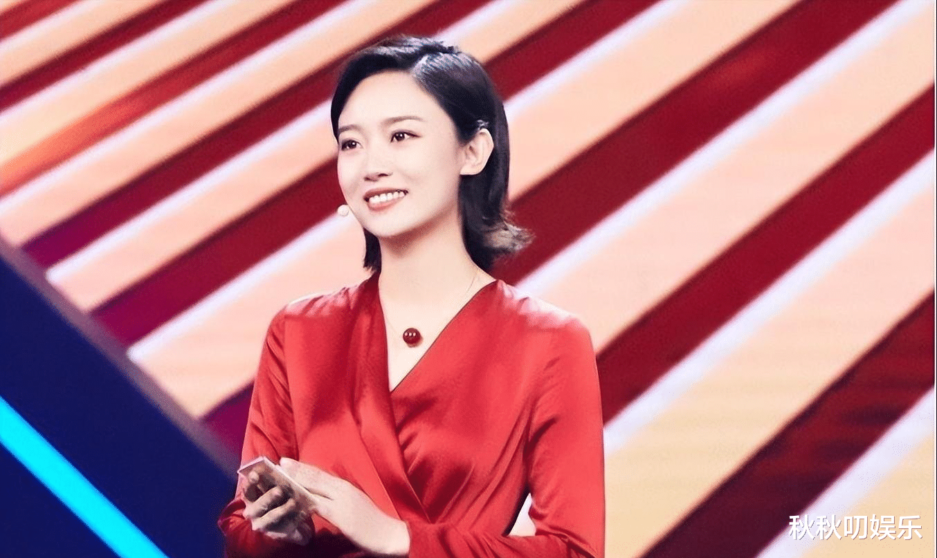 央视主持人李七月,不再被重用,她身上究竟发生了什么?