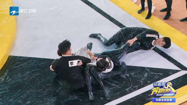 |卷起来好！全程直播的《歌手》，逼出了近3年最好看的《跑男》