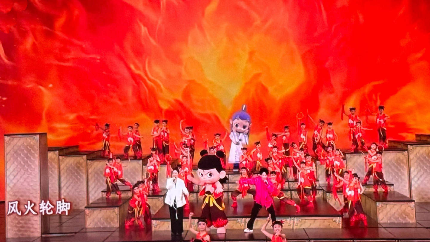 撒贝宁又出圈了！元宵晚会学机器人，大张伟哪吒敖丙梦幻联动