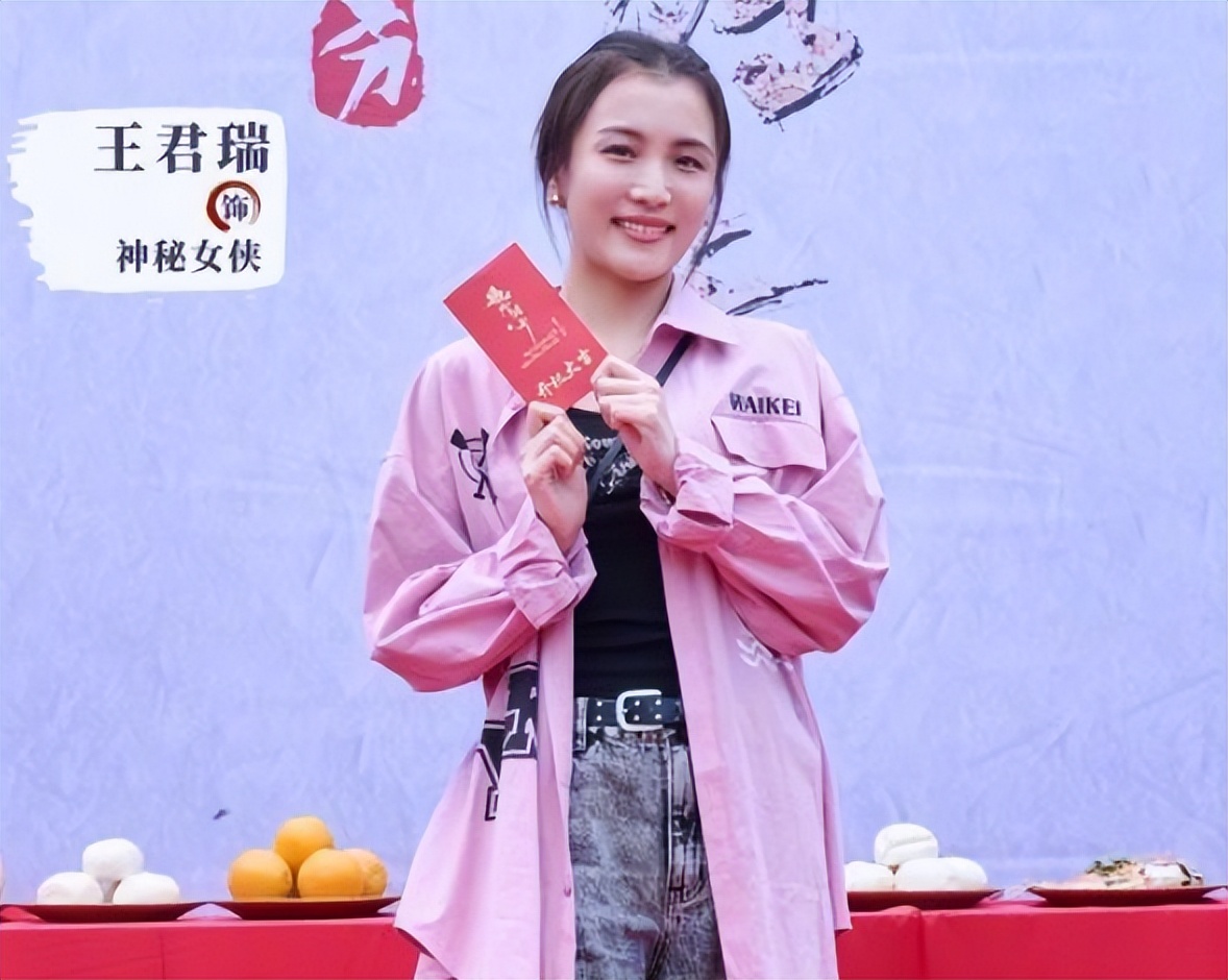 《鹊刀门2》:赵本山瘦了,宋小宝肿了,我却被赵继伟老婆惊艳了