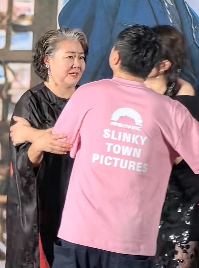 这一次，蔡明萨日娜给内娱演员敲响“警钟”，陈道明的话有人信了