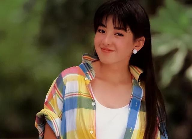 宫泽理惠14岁时，母亲带她敲响了导演的房门，这种痛要用一生治愈