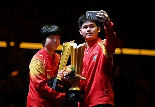 中国大满贯：林诗栋发言引争议，蒯曼一脸尴尬，还是王楚钦体面