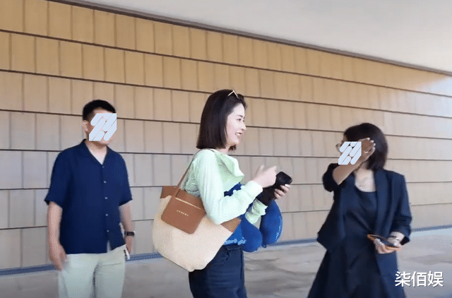 颖儿母女同游，6岁月亮高清正脸首曝光，单眼皮塌鼻梁像极付辛博