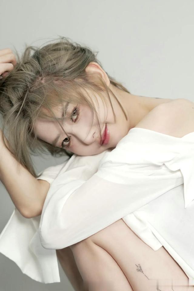 卓仕琳 \uD83D\uDCF8 纯欲风写真，谁看了不迷糊