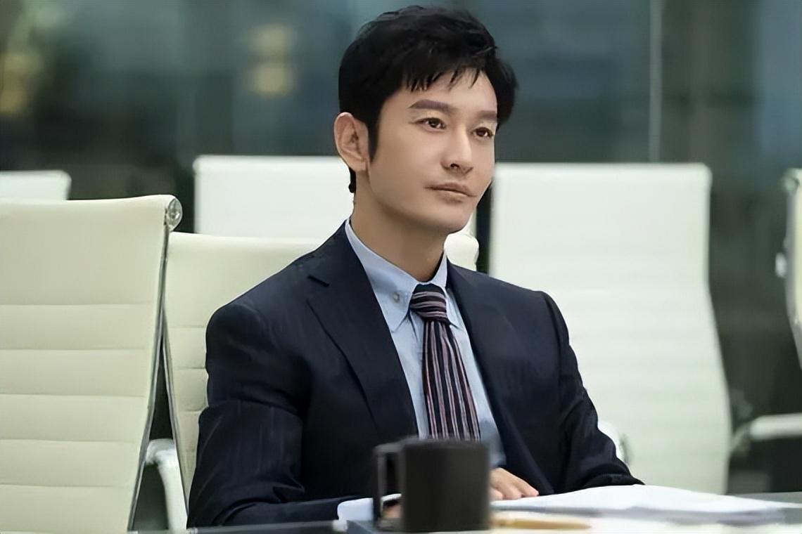 黄晓明晒回青岛早饭，满满一桌海鲜，太豪横了，网友：羡慕死了