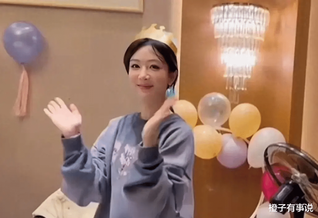 杨紫又变样了,侧面神似蔡明阿姨,网友叫她不要再去整容了