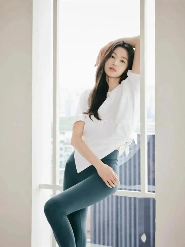 全智贤穿瑜伽裤身材太好了,依然是那个野蛮女友