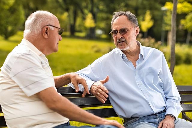 医生强调：超过70岁的老人，宁愿不洗澡有味，也别在这个时候洗澡