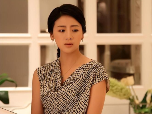 一部戏吃一辈子,二婚带娃嫁给穷小子,现如今老公红到让人嫉妒