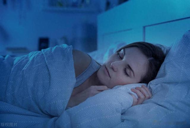 睡觉有这5大异样，或是血糖已“超标”，不可轻视
