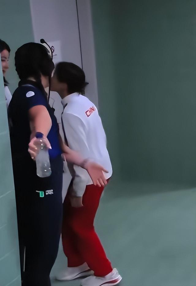 全红婵夺冠后露出“本性”，陈芋汐乐开了花，郭晶晶脸上写满无奈